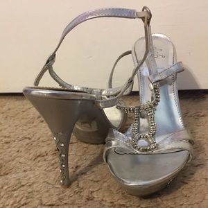 silver heels 👠